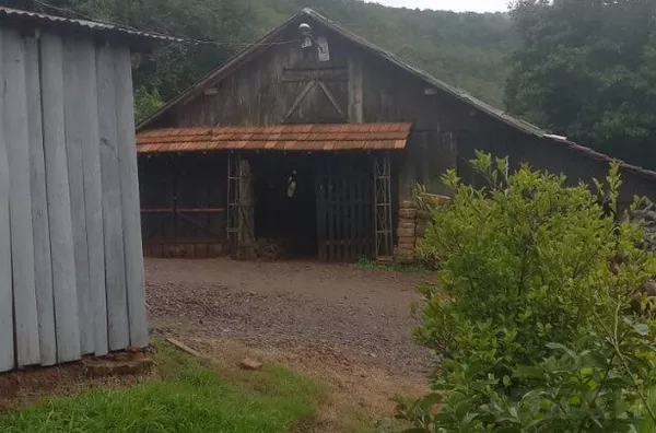 CHÁCARA DE 60.000m² PARA LAZER E PRODUÇÃO