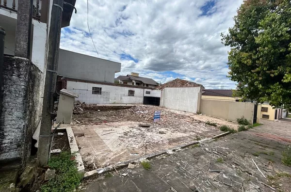 TERRENO NA REGIÃO ALTA DO BAIRRO MORSCH QUE ENCAIXA NO SEU BOLSO