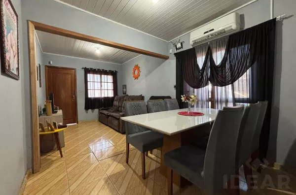 CASA 3 DORMITÓRIOS E PÁTIO COM PISCINA