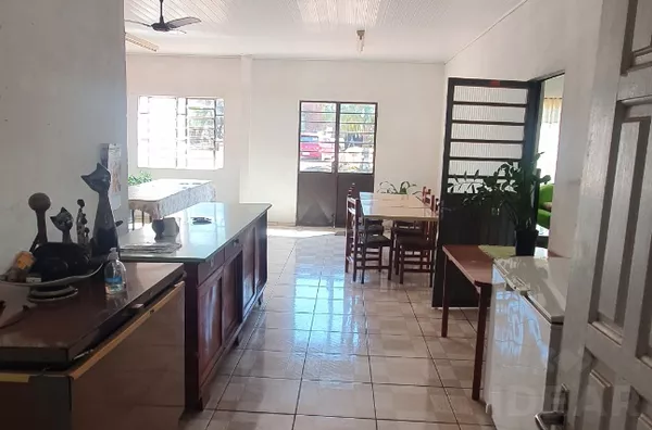 CASA DE 3 DORMITÓRIOS, COM AMPLO TERRENO EM VILA PALANQUE