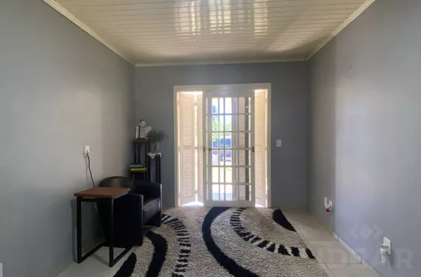 CASA AMPLA E EXCELENTE LUMINOSIDADE NATURAL- LOTEAMENTO ARTUS