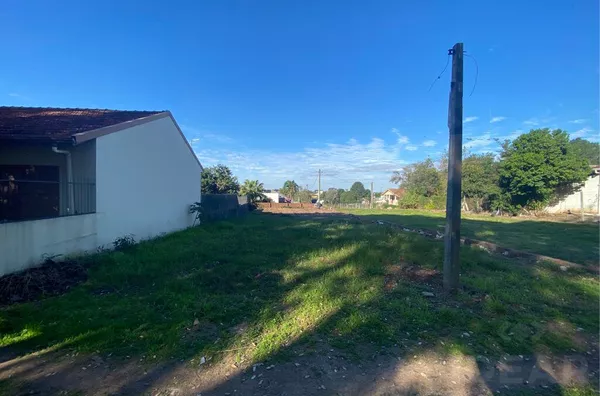 SUA RESIDÊNCIA MUITO BEM LOCALIZADA EM REGIÃO TRANQUILA