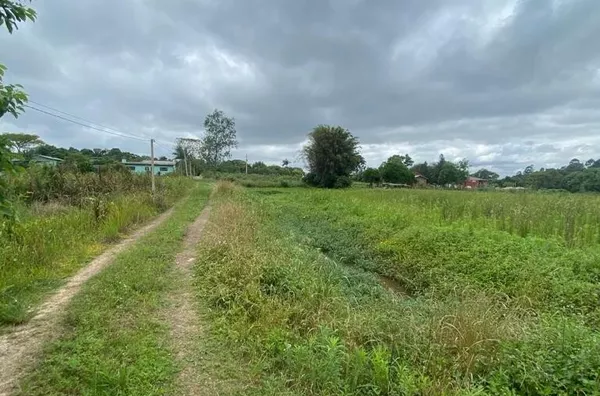 CHÁCARA COM ASFALTADO EM FRENTE, AÇUDE E ÁREA DE LAZER E PLANTIO
