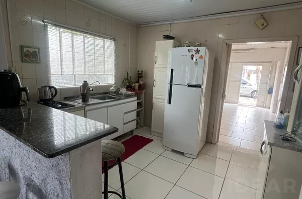 CASA DE DOIS DORMITÓRIOS, QUIOSQUE E PRÓXIMO DO CENTRO