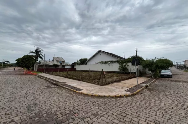 TERRENO DE ESQUINA, IDEAL PARA APLICAR SEU FUTURO PROJETO