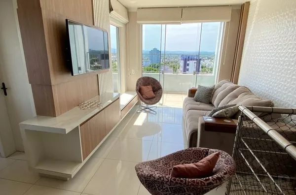 Essa cobertura é para se apaixonar, bem iluminada, bem acabada e localizada no centro da cidade.