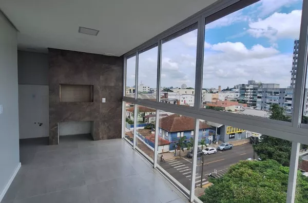 AMBIENTES AMPLOS, MUITO BEM LOCALIZADO E LINDA VISÃO DA CIDADE