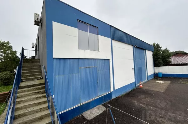 PAVILHÃO E CHÁCARA EM ÓTIMO PONTO ESTRATÉGICO, PERTINHO DA CIDADE