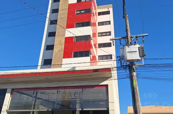 SALA COMERCIAL EM EDIFÍCIO CENTRAL COM ELEVADOR - Foto 1