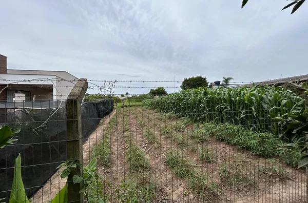 TERRENO COM 15,5m DE FRENTE E MUITO ESPAÇO PARA SEU NEGÓCIO