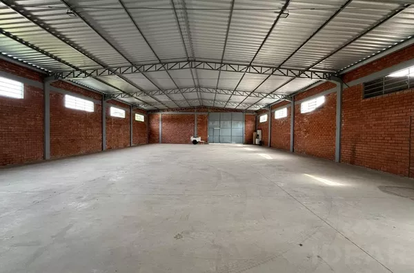 PAVILHÃO DE 465m² PARA INSTALAÇÃO DE SEU PRÓSPERO NEGÓCIO