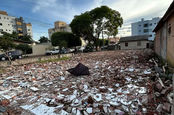 ESQUINA BEM LOCALIZADA, NO CENTRO DA CIDADE, IDEAL PARA INSTALAR OU AMPLIAR SUA FUTURA EMPRESA