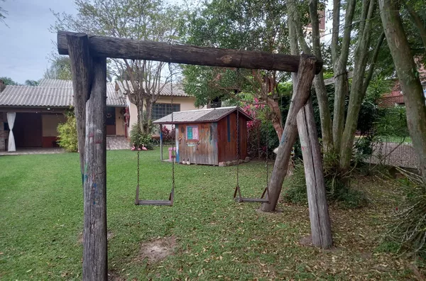 CASA AMPLA COM MUITO PÁTIO E CONFORTO PARA TODA A FAMÍLIA
