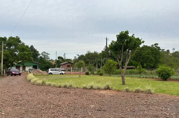MINI-CHÁCARA EM ÓTIMA LOCALIZAÇÃO E CONFORTO PARA A FAMÍLIA