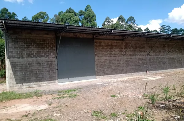 Pavilhão para aluguel com 740 metros quadrados-02 banheiros-escritório - selecione - bairro venâncio aires