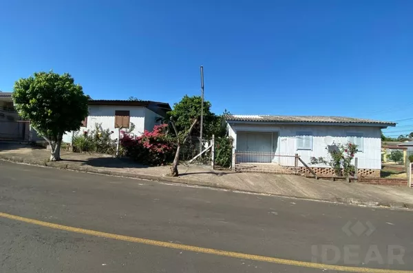 DOIS CHALÉS NO MESMO TERRENO DE ESQUINA DE 396m²