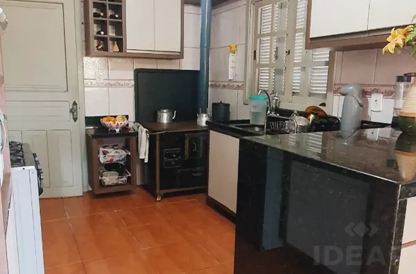 CASA DE 140m², COM 3 DORMITÓRIOS NO BAIRRO MORSCH