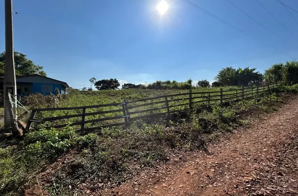 ÁREA DE TERRA DE 3.000m² PARA TRANSFORMAR EM UMA CHÁCARA
