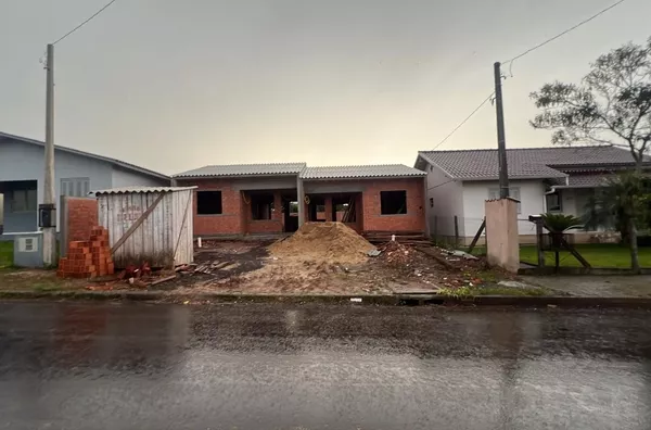 DUAS CASAS COM PÁTIO A SUA ESCOLHA. NÃO PERCA TEMPO!