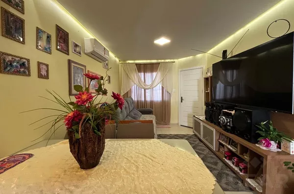 SOBRADO AMPLO, CONFORTÁVEL E BEM LOCALIZADO