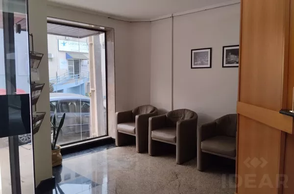 SALA COMERCIAL EQUIPADA PARA CLINICA DE TRAUMATOLOGIA/ORTOPEDIA, localizada em frente ao Hospital.
