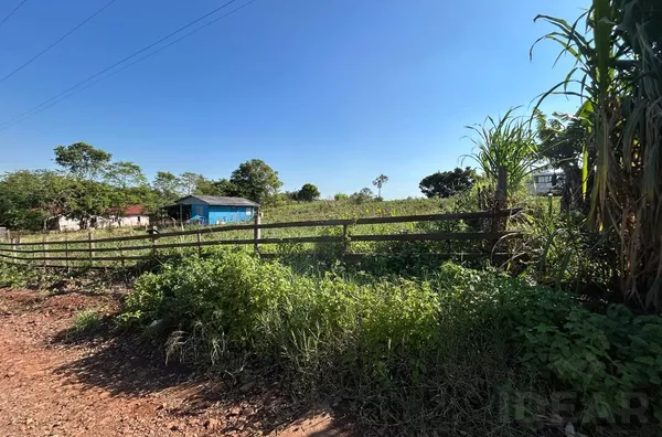 ÁREA DE TERRA DE 3.000m² PARA TRANSFORMAR EM UMA CHÁCARA