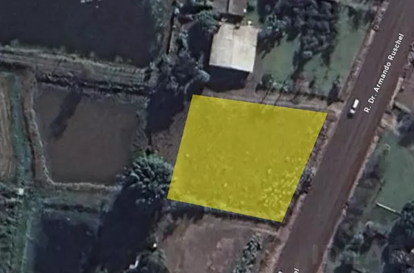 TERRENO COM APROXIMADAMENTE 36m DE FRENTE EM RUA COMERCIAL