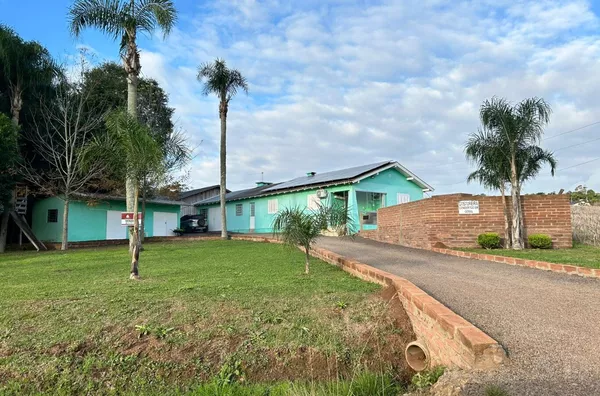 CASA AMPLA, PISCINA E MUITA ÁREA DE PLANTIO