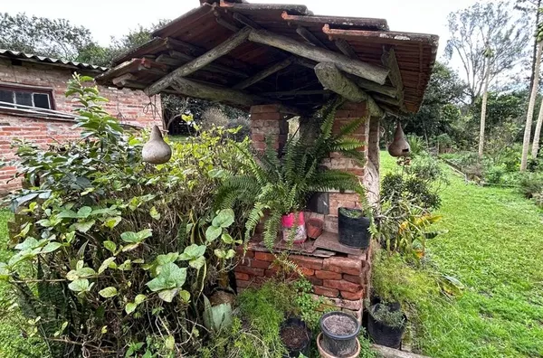 CHÁCARA DE 2,4ha, CASA DE 220m² E GRANDE ÁREA DE LAZER PARA A FAMÍLIA