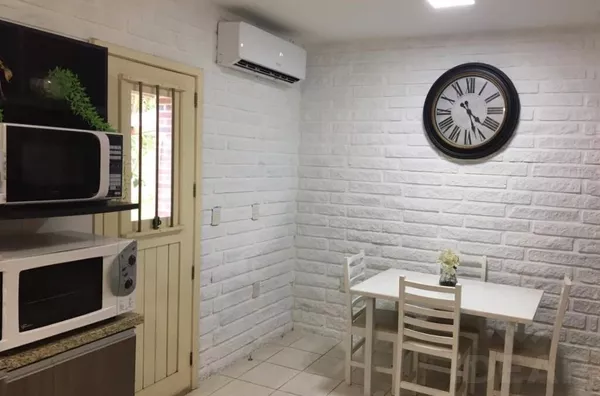 CASA COM POSSIBILIDADE PARA DUAS FAMÍLIAS INDEPENDENTES