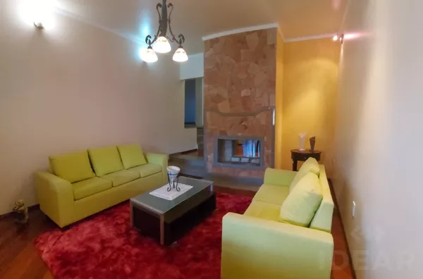 CASA AMPLA COM GRANDE PÁTIO, ACONCHEGANTE E IDEAL PARA SUA FAMÍLIA