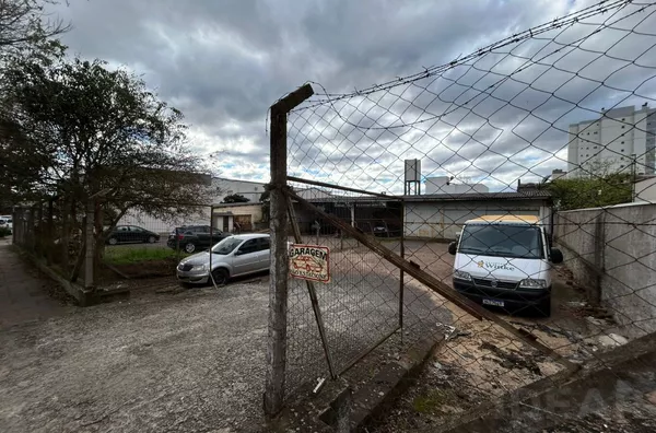 TERRENO COM 33m DE FRENTE BEM NO CENTRO DA CIDADE