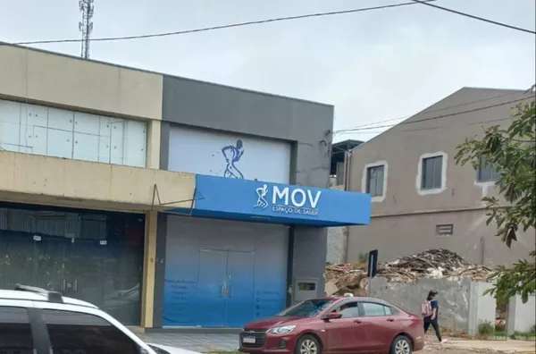 Ampla sala comercial para locação com 130 m2 área construída e  localizado na área central