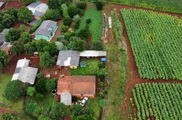 CHÁCARA DE 8.500m² COM DUAS CASAS AMPLAS PARA A REUNIÃO EM FAMÍLIA