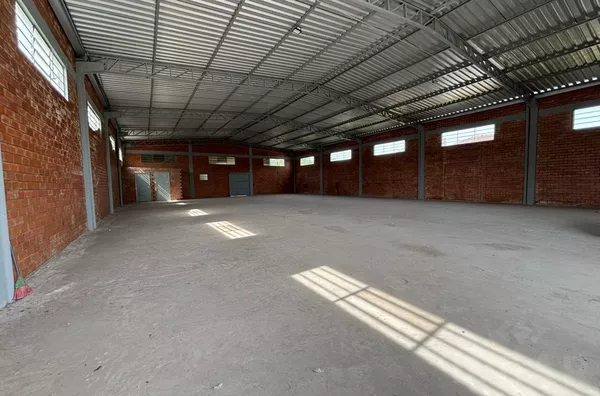 PAVILHÃO DE 465m² PARA INSTALAÇÃO DE SEU PRÓSPERO NEGÓCIO