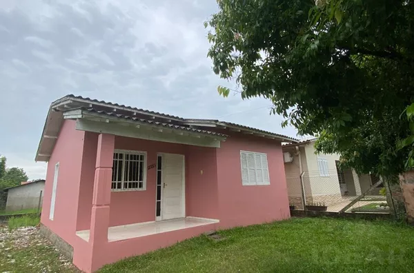 CASA DE BOM TAMANHO E PÁTIO PARA VOCÊ E SUA FAMÍLIA