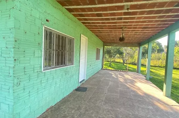 CHÁCARA COM CASA DE ALVENARIA, AÇUDE, QUIOSQUE E GALPÃO