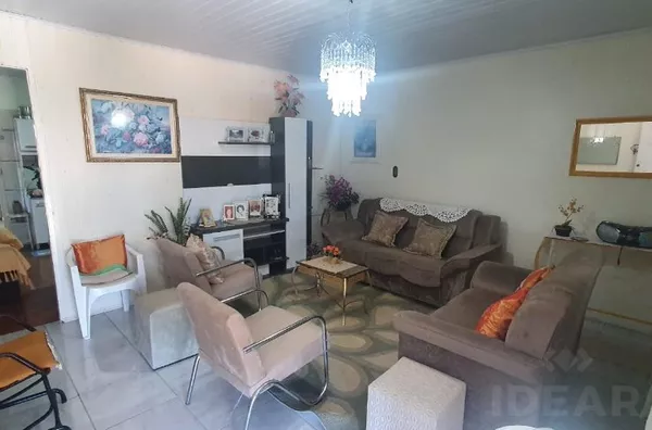 BELA CASA E UM LINDO PÁTIO REPLETO DE BOAS ENERGIAS