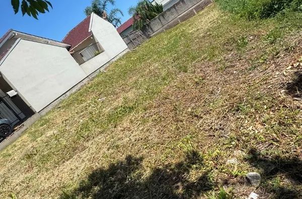 TERRENO BEM LOCALIZADO COM FRENTE ASFÁLTICA