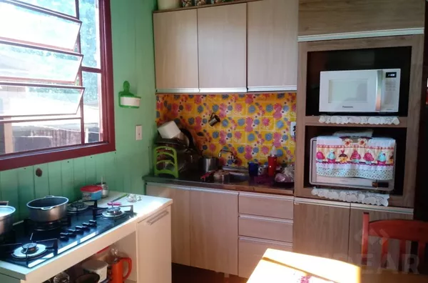 CHALÉ DE CEDRINHO COM PAREDE DUPLA E UMA CASA EM ALVENARIA