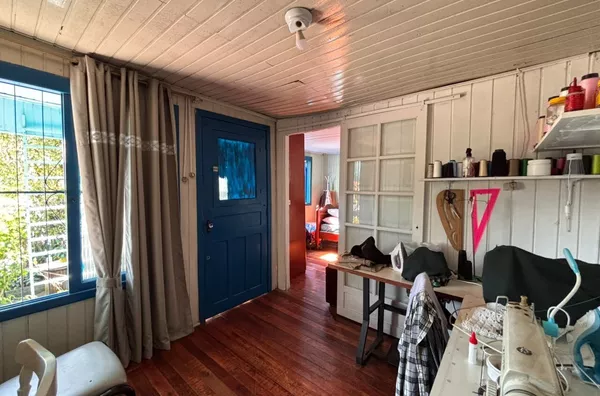 CASA MISTA, NO BAIRRO XANGRILÁ, COM PÁTIO