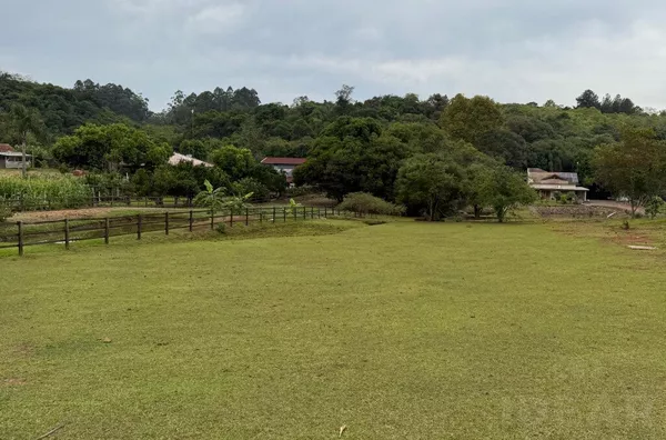 CHÁCARA PARA O LAZER FAMILIAR, A POUCOS MINUTOS DO CENTRO