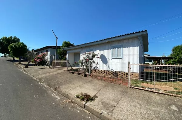 DOIS CHALÉS NO MESMO TERRENO DE ESQUINA DE 396m²