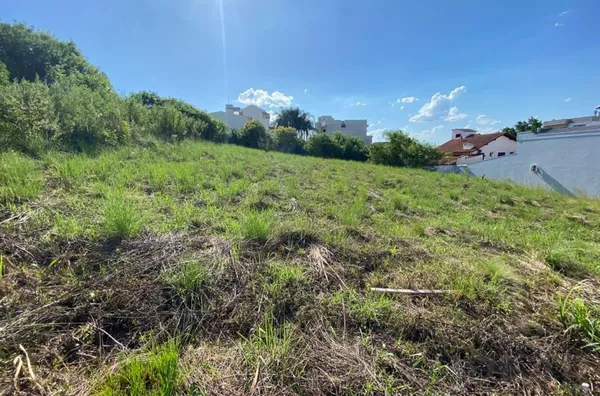 DOIS TERRENOS NA ENTRADA DA CIDADE, COM A MELHOR VISTA E IDEAL PARA O COMÉRCIO