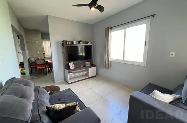 CASA DE 2 DORMITÓRIOS, COM SUITE E PÁTIO COM PISCINA