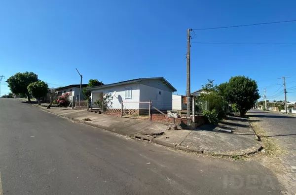 DOIS CHALÉS NO MESMO TERRENO DE ESQUINA DE 396m²