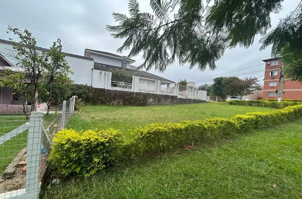 TERRENO DE 560m², ESQUINA E EM REGIÃO TRANQUILA