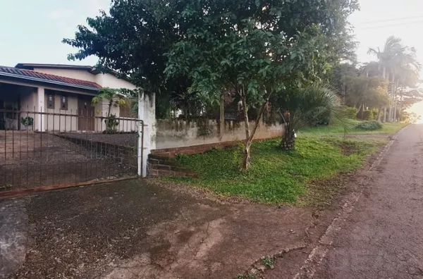 Casa Semi Mobiliada de Alvenaria em Vila Palanque