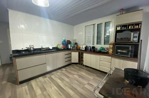 CASA NO BAIRRO CRUZEIRO, AMPLOS CÔMODOS E GRANDE PÁTIO