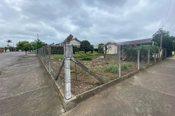 TERRENO DE ESQUINA, ASFALTADO E COM MUITA CIRCULAÇÃO